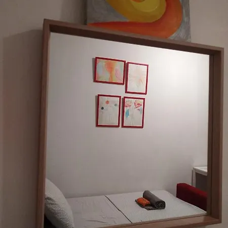 Intero Bilocale Totalmente Arredato A Appartamento *