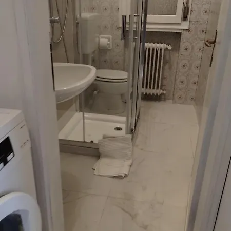 Intero Bilocale Totalmente Arredato A