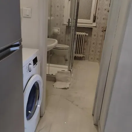 Appartamento Intero Bilocale Totalmente Arredato A *