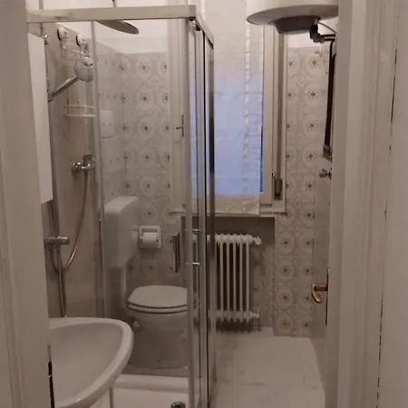 Intero Bilocale Totalmente Arredato A *