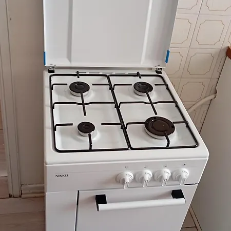 Intero Bilocale Totalmente Arredato A Appartamento *