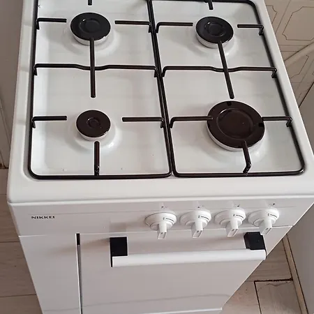 Intero Bilocale Totalmente Arredato A